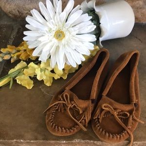 Gently used Minnetonka moccasins size 7.5